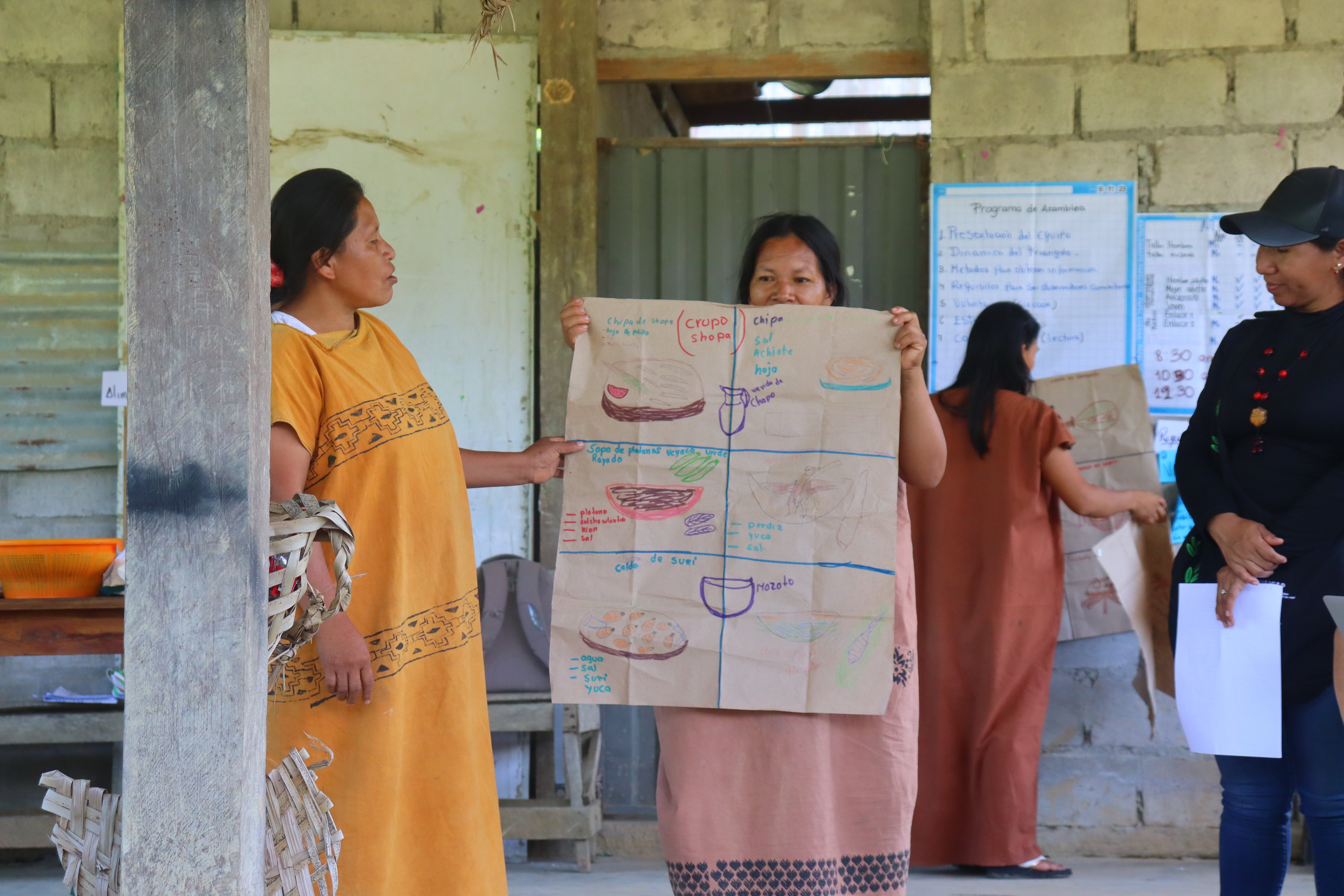 Ashaninka women participate in a food sovereignty benefit workshop. By the IPON and OMIAASEC teams